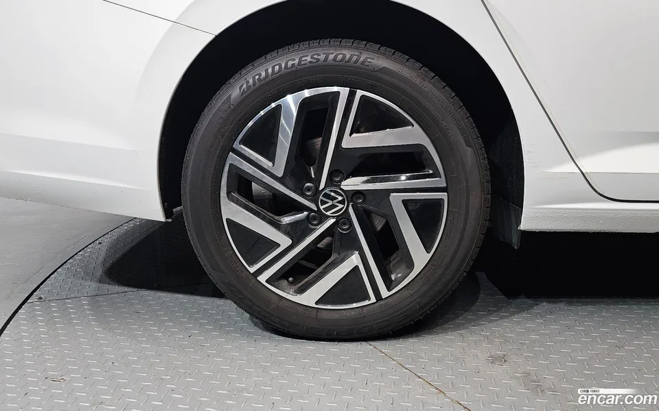 Volkswagen Jetta 1.5 TSI 2023 — thumbnail 2
