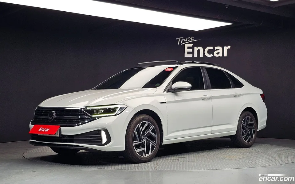 Volkswagen Jetta 1.5 TSI 2023 — photo 1, buy with delivery to Moscow
