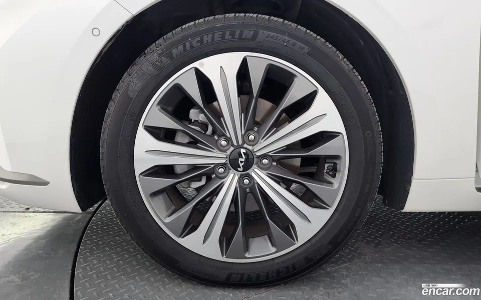 Kia K8 Hybrid 2023 — thumbnail 5