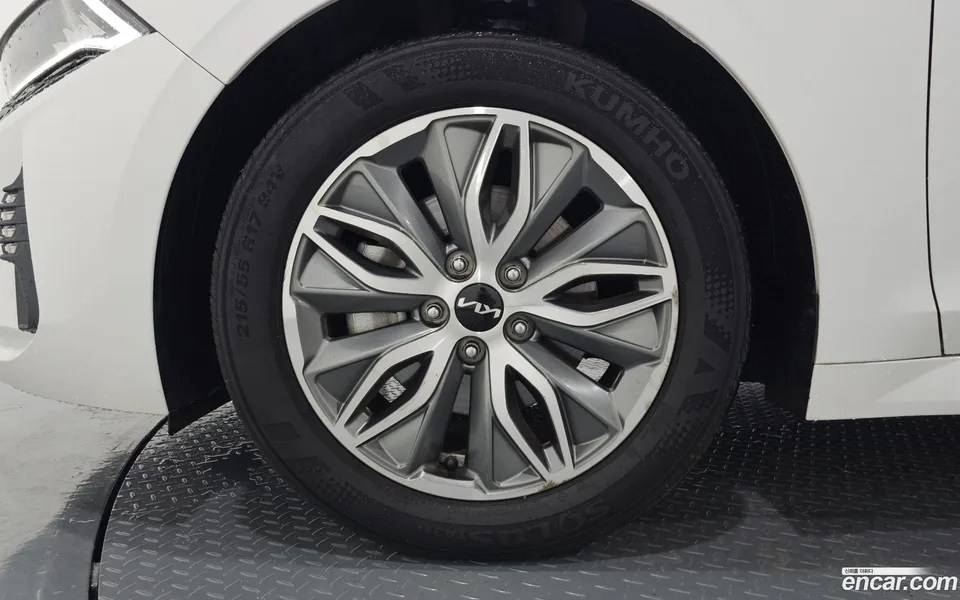 Kia K5 Hybrid 2023 — thumbnail 2