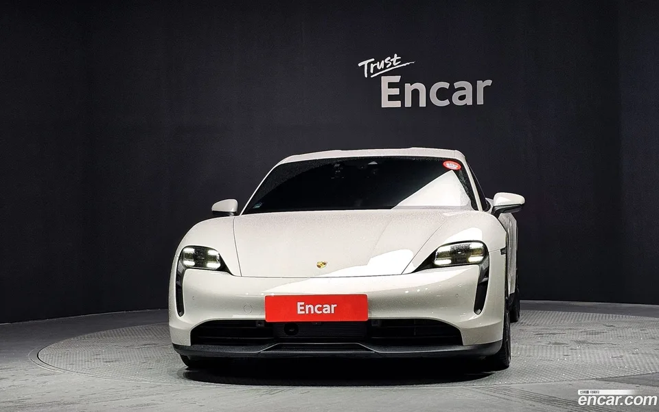 Porsche Taycan 2023 — thumbnail 3