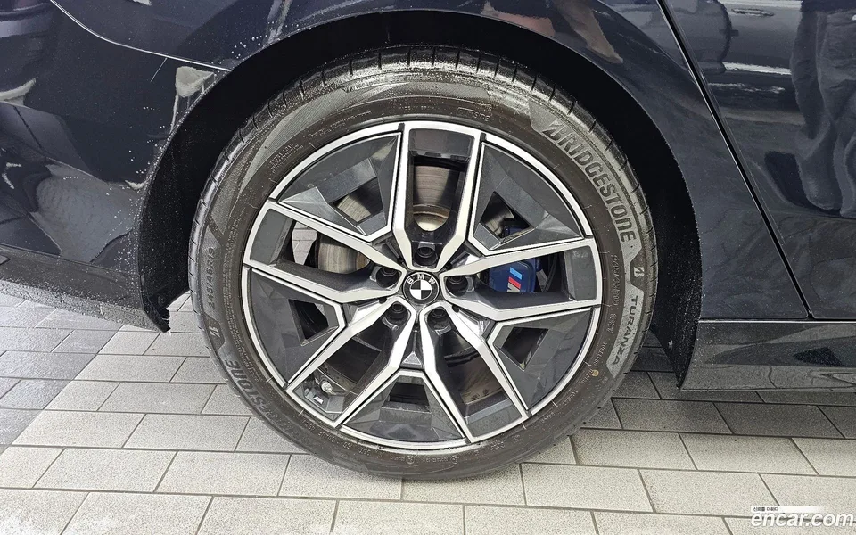 BMW 5 Series 520i M 2024 — thumbnail 2