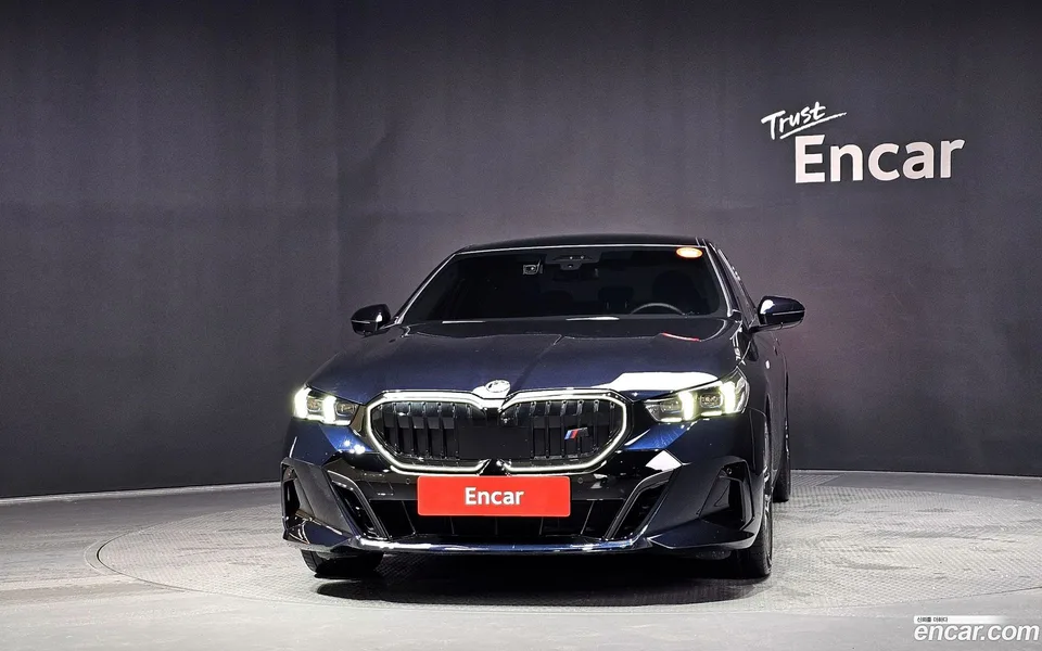 BMW 5 Series 520i M 2024 — thumbnail 3