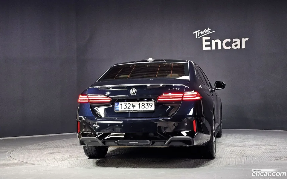 BMW 5 Series 520i M 2024 — thumbnail 4