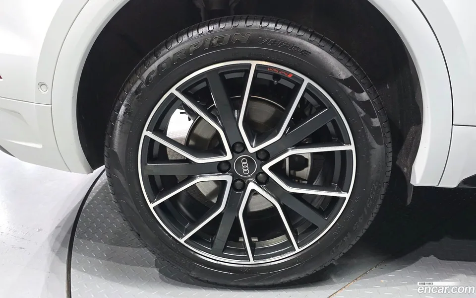 Audi Q5 45 TFSI 2024 — thumbnail 2