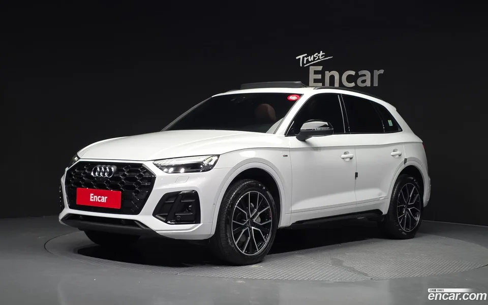 Audi Q5 45 TFSI 2024 — photo 1, buy with delivery to Moscow