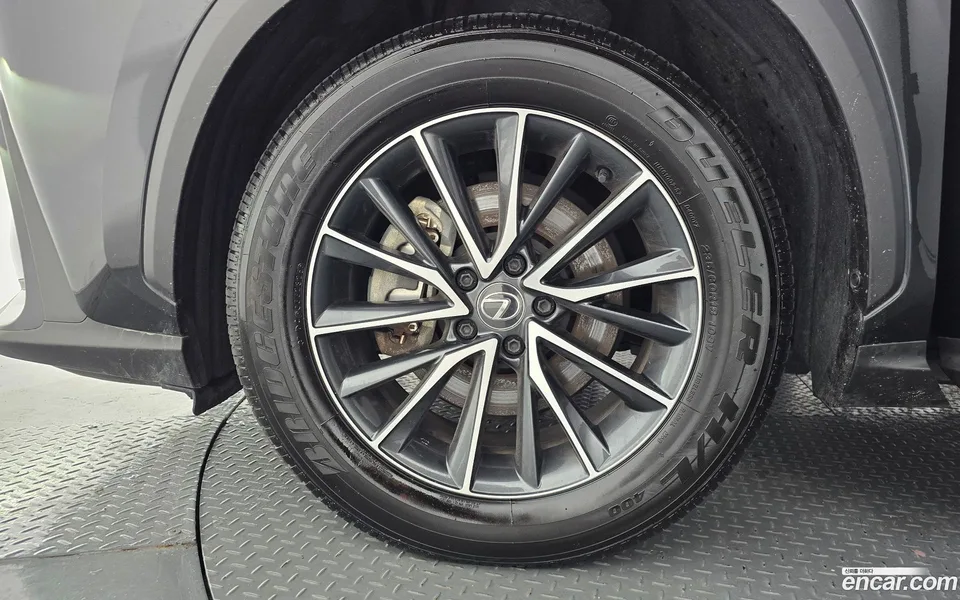 Lexus NX 450h+ 2023 — thumbnail 2