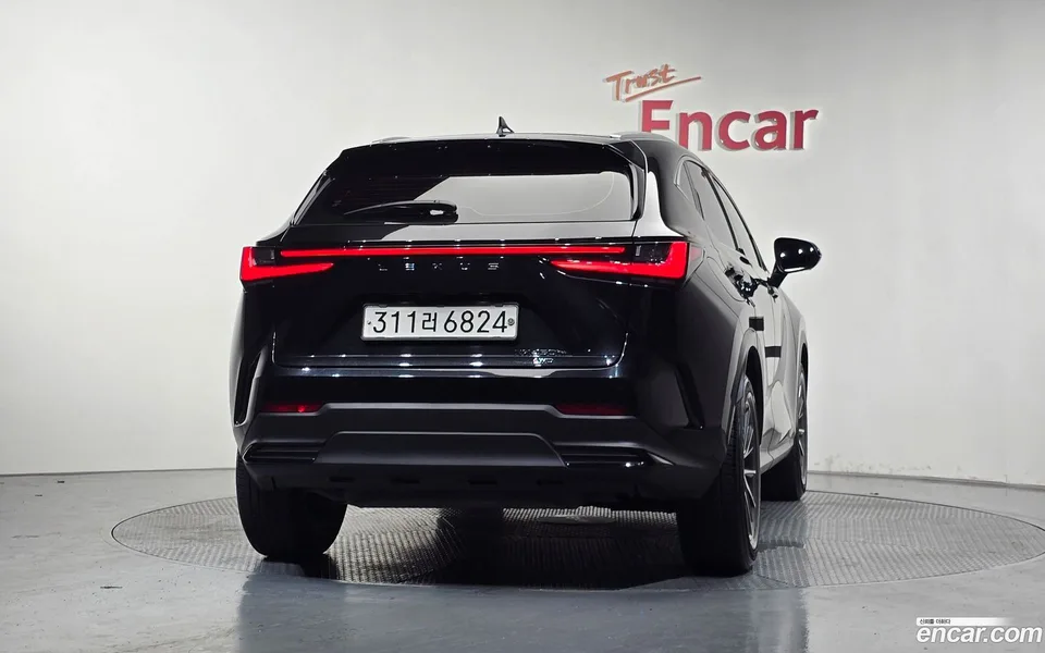 Lexus NX 450h+ 2023 — thumbnail 4