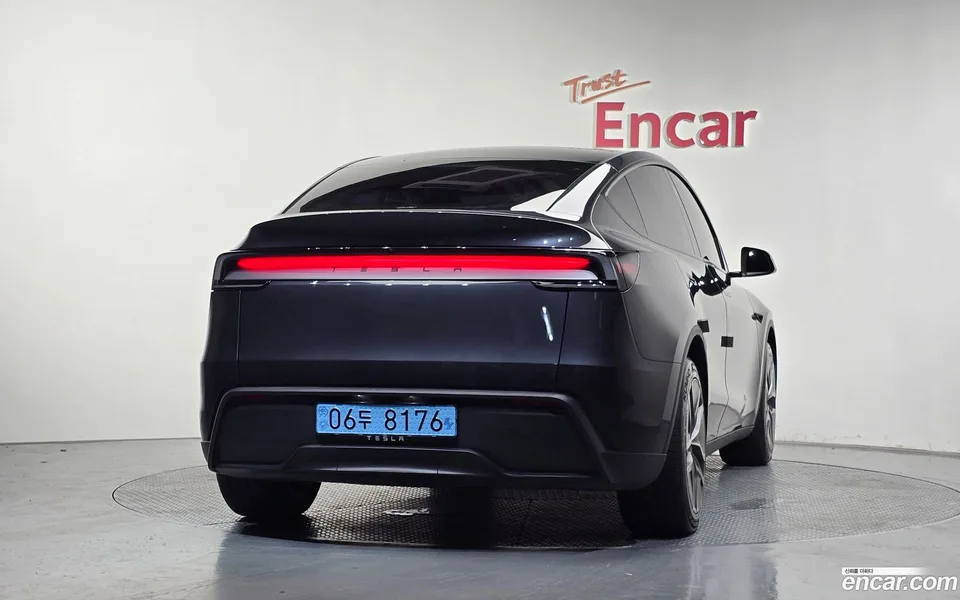 Tesla Model Y RWD 2025 — thumbnail 4