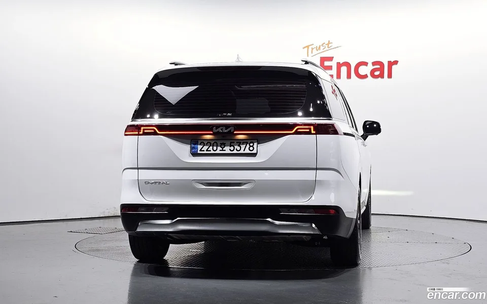Kia Carnival 7 2023 — thumbnail 4