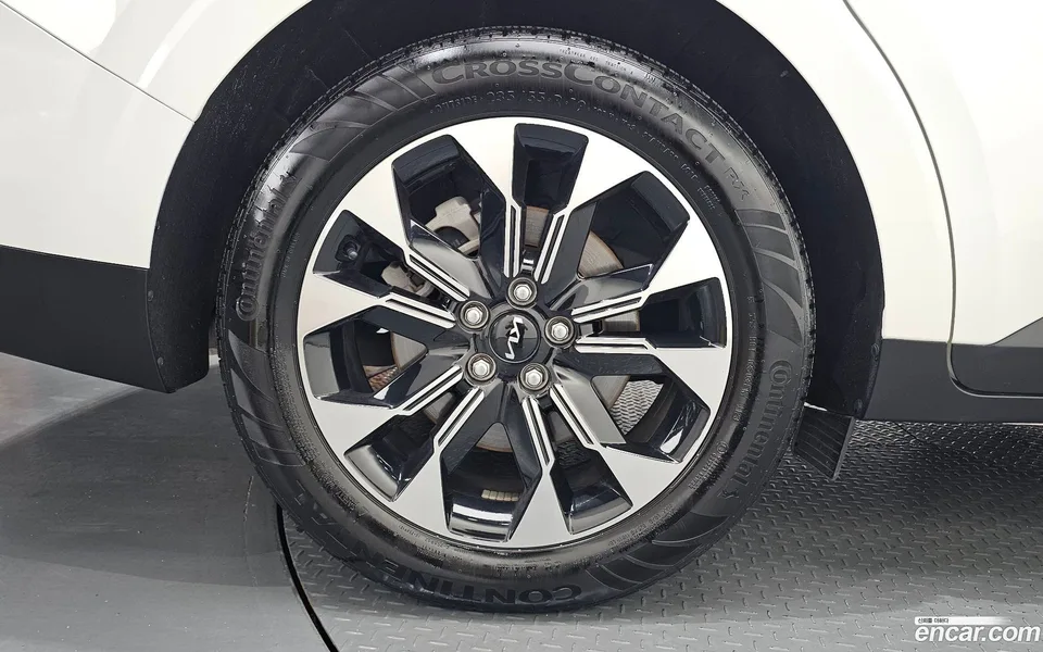Kia Carnival 7 2023 — thumbnail 5