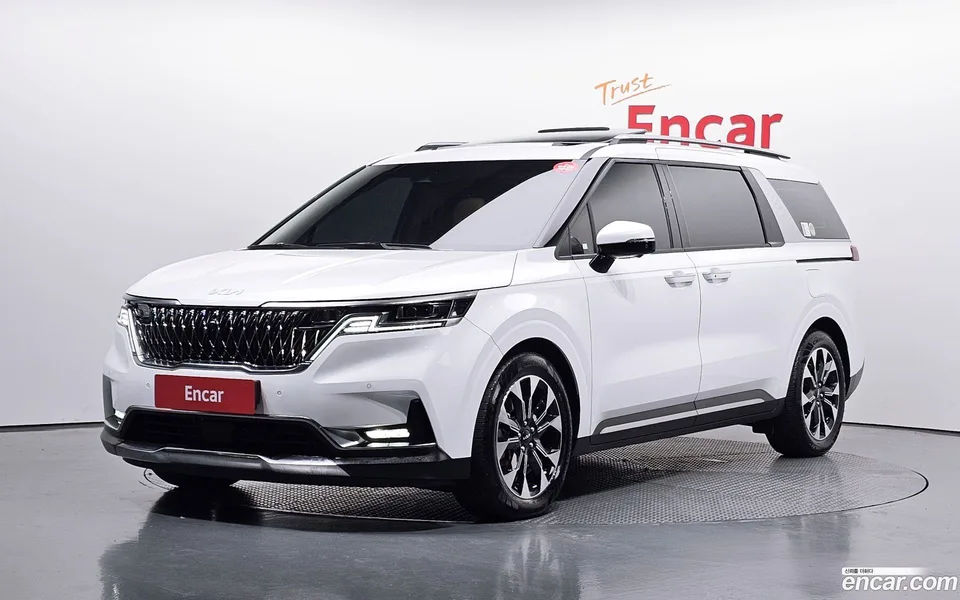 Kia Carnival 7 2023 — photo 1, buy with delivery to Moscow