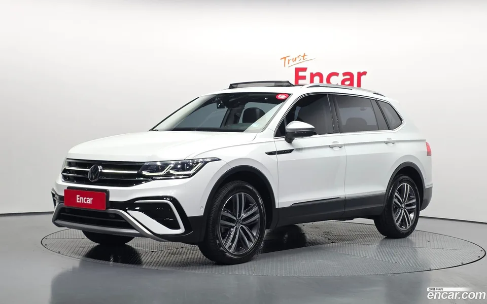 Volkswagen Tiguan Allspace 2.0 TSI 2023 — фото 1, купить с доставкой в Москву