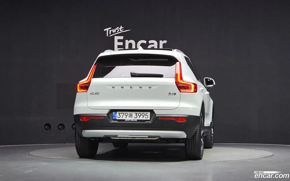 Volvo XC40 B4 2024 — thumbnail 4