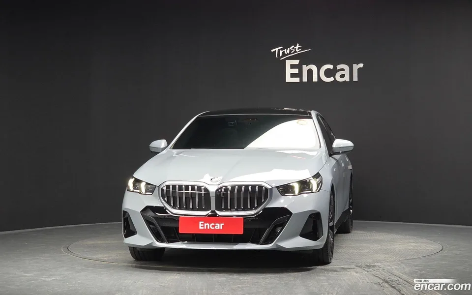 BMW 5 Series 530i xDrive M 2024 — thumbnail 3