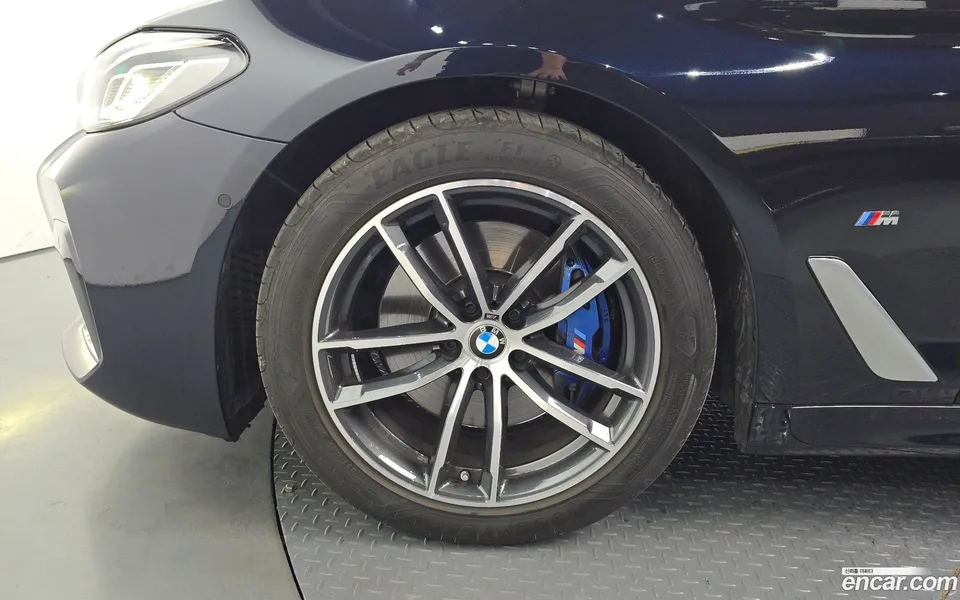 BMW 5 Series 520i M 2022 — thumbnail 2