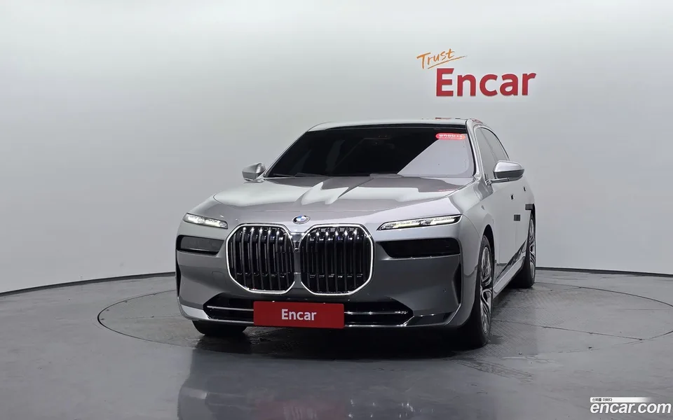 BMW 7 Series 740i sDrive 2023 — thumbnail 3