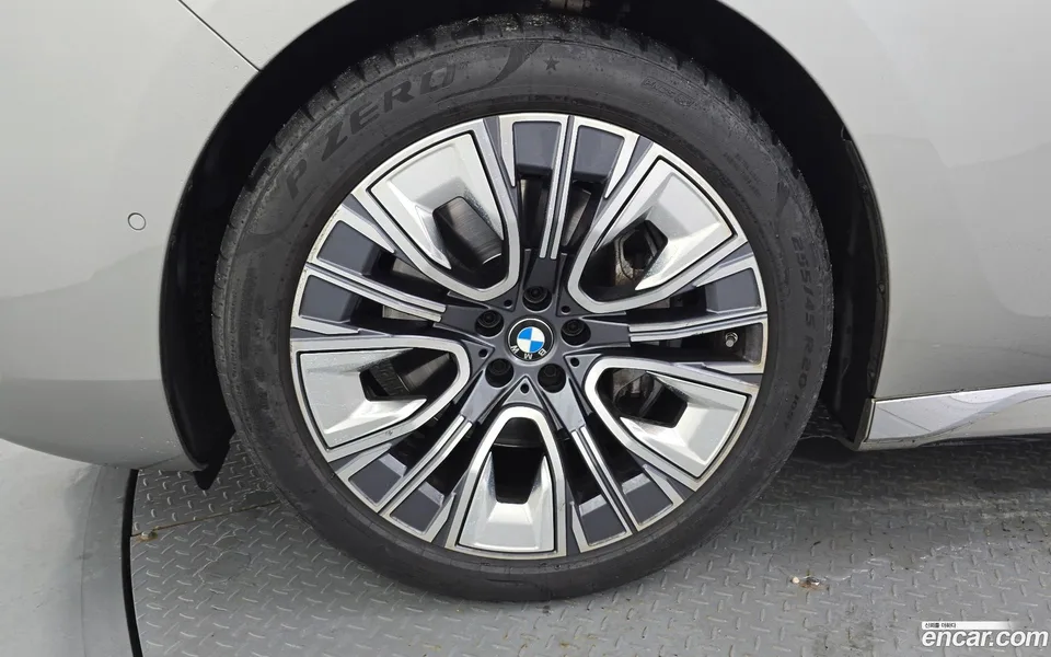 BMW 7 Series 740i sDrive 2023 — thumbnail 5