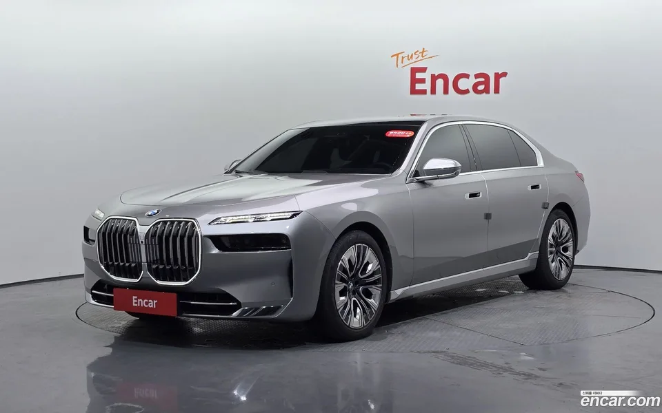 BMW 7 Series 740i sDrive 2023 — photo 1, buy with delivery to Moscow