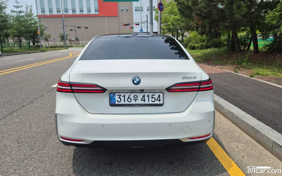 BMW 5 Series 530e 2026 — thumbnail 4