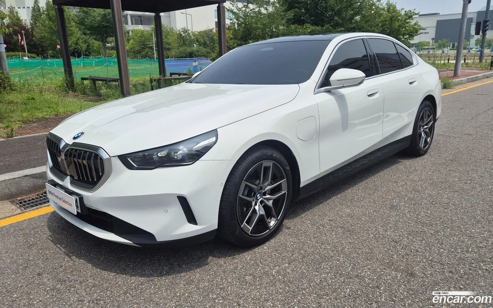 BMW 5 Series 530e 2026 — photo 1, buy with delivery to Moscow
