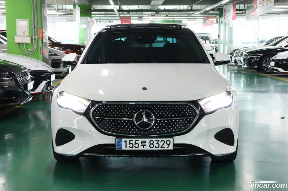 Mercedes-Benz E-Class E200 2024 — thumbnail 3