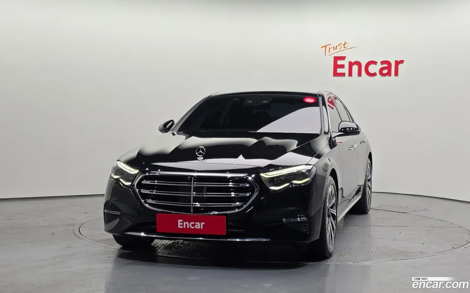 Mercedes-Benz E-Class E300 4MATIC 2024 — thumbnail 3
