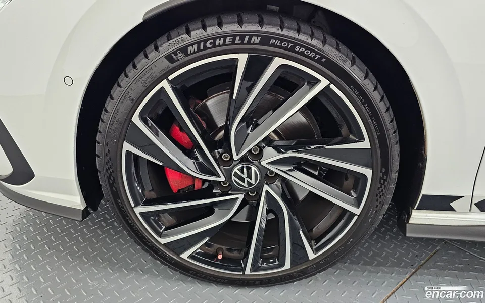 Volkswagen Golf 2.0 GTI 2023 — thumbnail 2