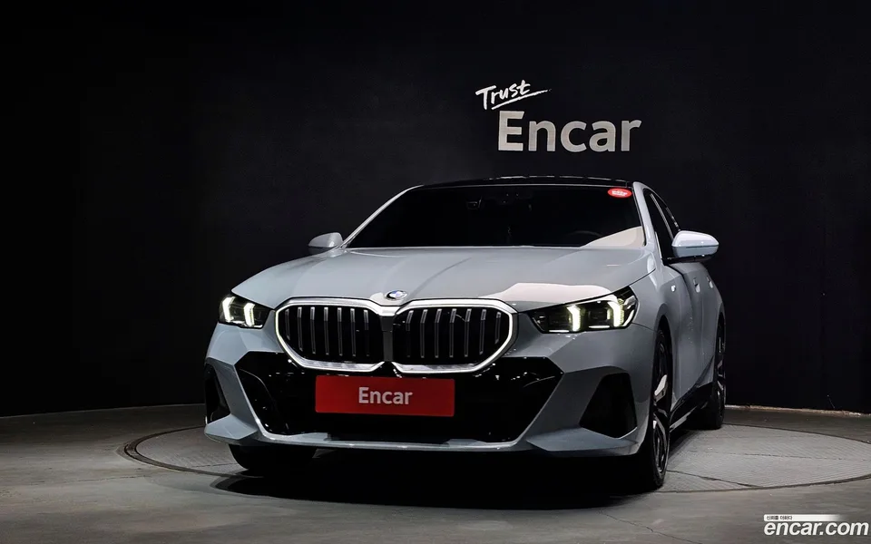 BMW 5 Series 530i xDrive M 2024 — thumbnail 3