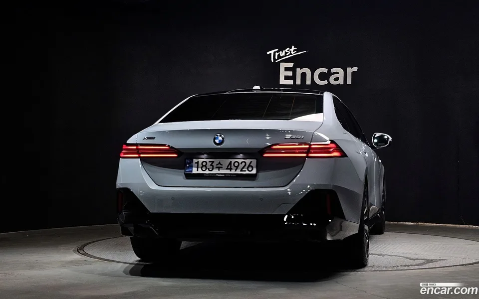 BMW 5 Series 530i xDrive M 2024 — thumbnail 4