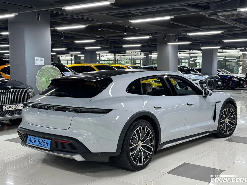 Porsche Taycan 4S 2025 — thumbnail 3