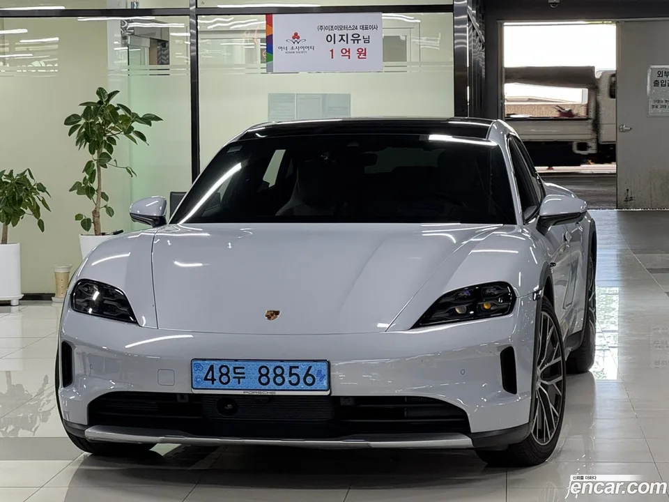Porsche Taycan 4S 2025 — photo 1, buy with delivery to Moscow