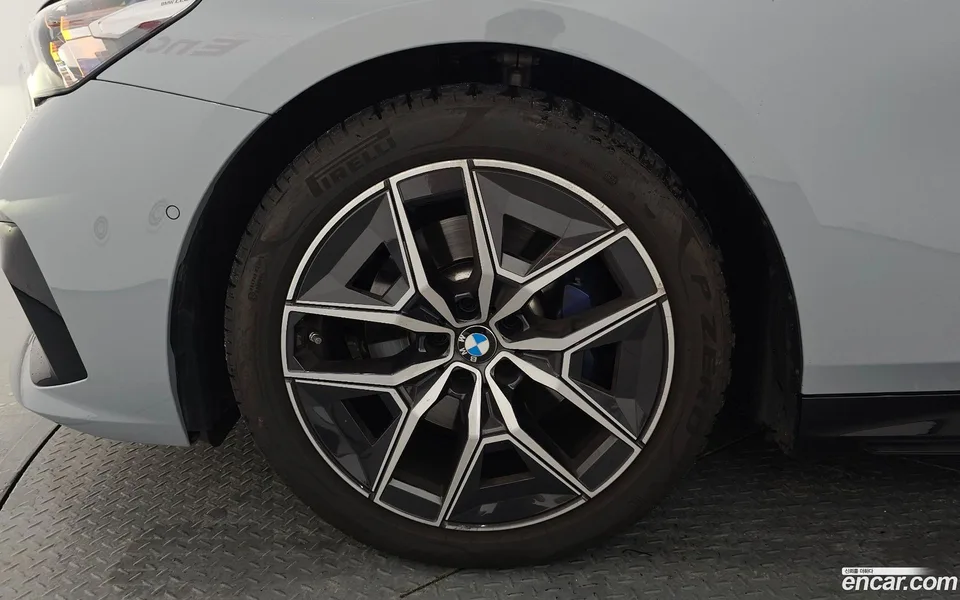 BMW 5 Series 523d M 2025 — thumbnail 5
