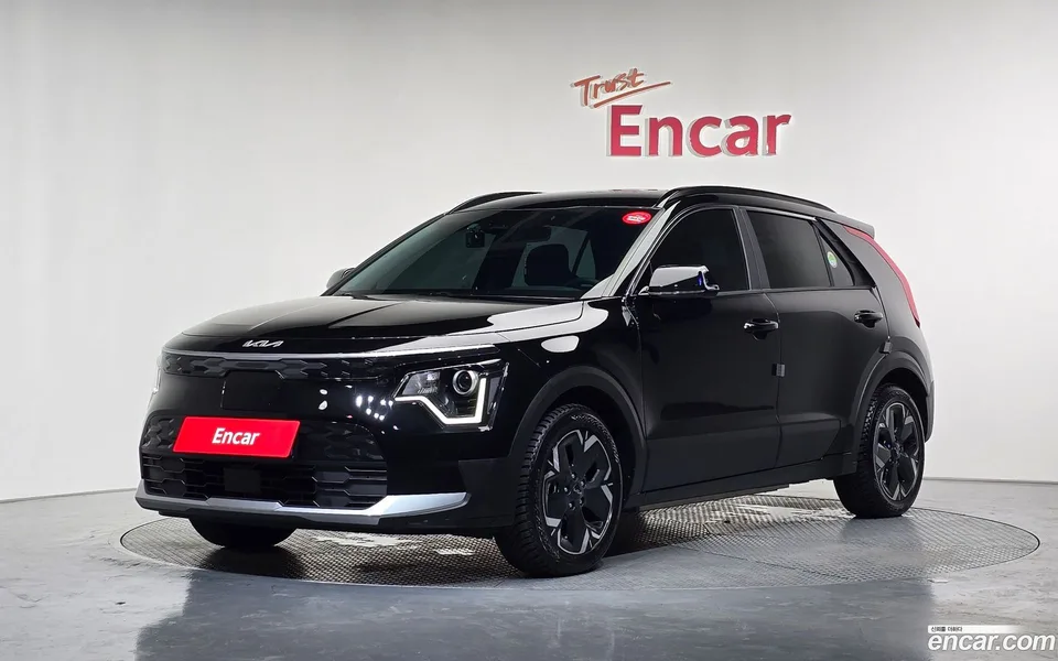 Kia Niro EV 2023 — photo 1, buy with delivery to Moscow