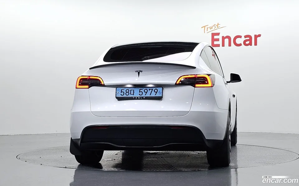 Tesla Model Y RWD 2024 — thumbnail 4