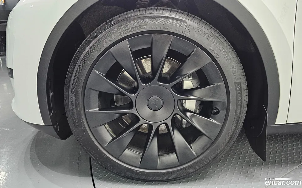 Tesla Model Y RWD 2024 — thumbnail 5