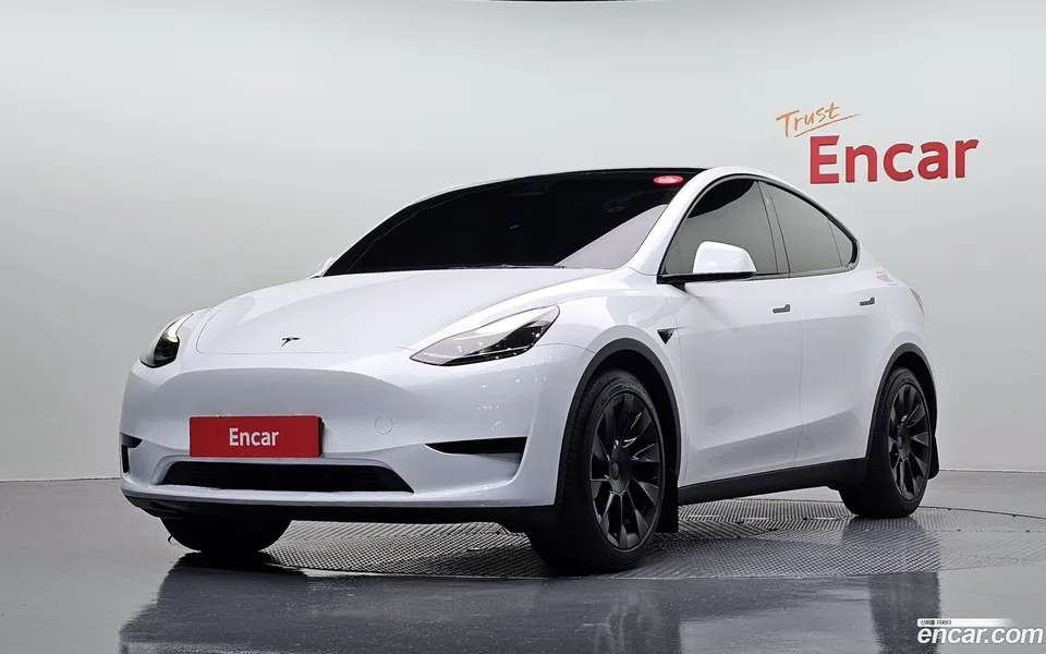 Tesla Model Y RWD 2024 — photo 1, buy with delivery to Moscow