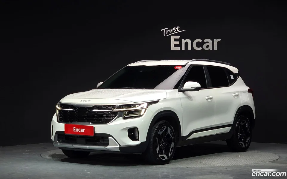 Kia Seltos 1.6 2WD 2023 — photo 1, buy with delivery to Moscow