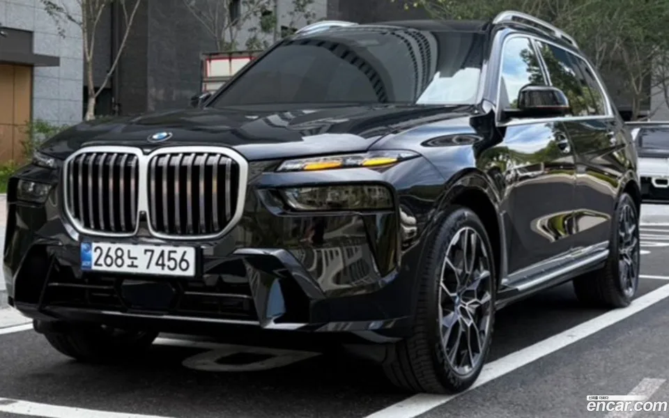 BMW X7 xDrive 40i M 6 2026 — photo 1, buy with delivery to Moscow