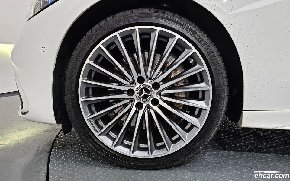 Mercedes-Benz C-Class C300 AMG Line 2022 — thumbnail 5