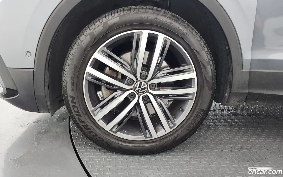 Volkswagen Tiguan Allspace 2.0 TSI 2024 — thumbnail 5