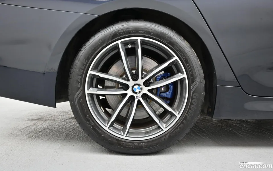BMW 5 Series 523d M 2023 — thumbnail 2
