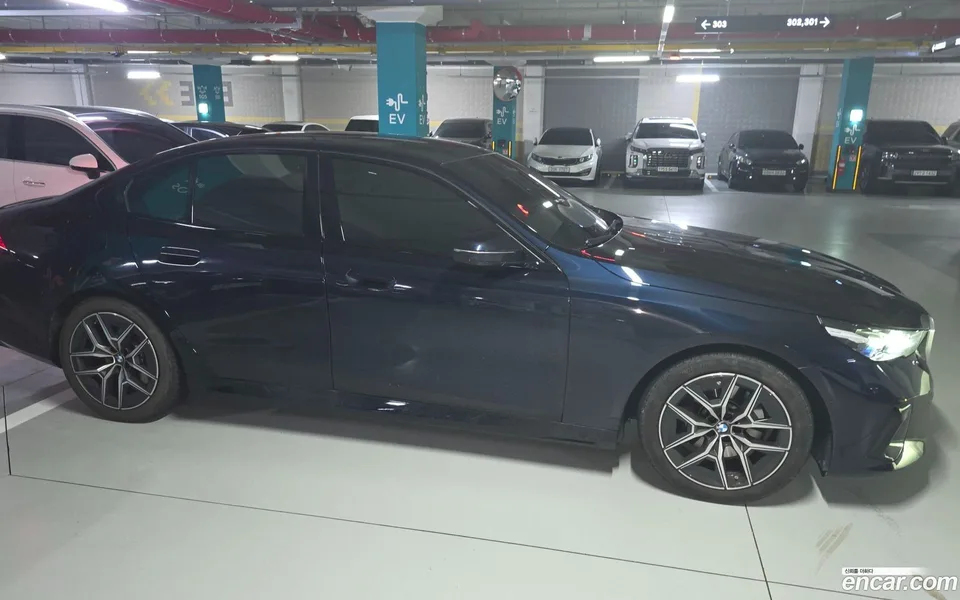 BMW 5 Series 520i M 2026 — thumbnail 2