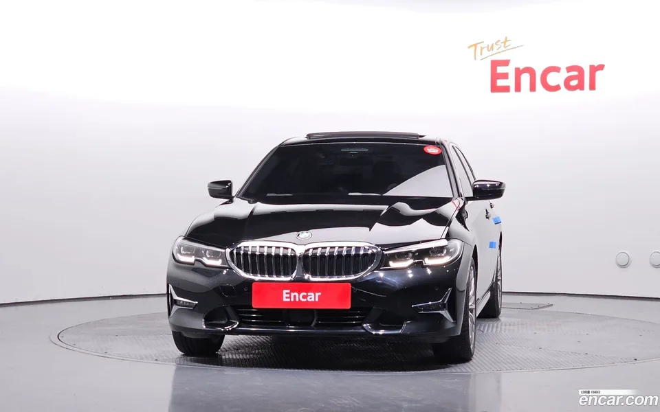 BMW 3 Series 320i 2022 — thumbnail 3