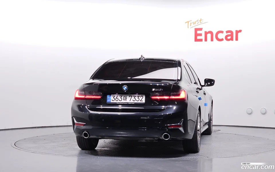 BMW 3 Series 320i 2022 — thumbnail 4