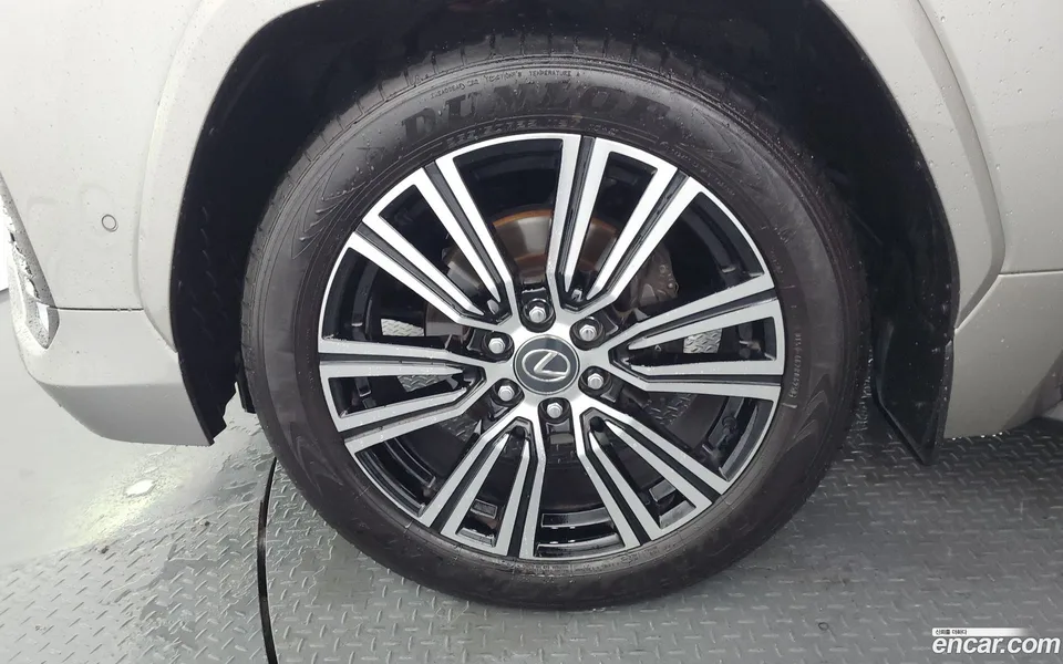 Lexus LX 700h 2025 — thumbnail 5
