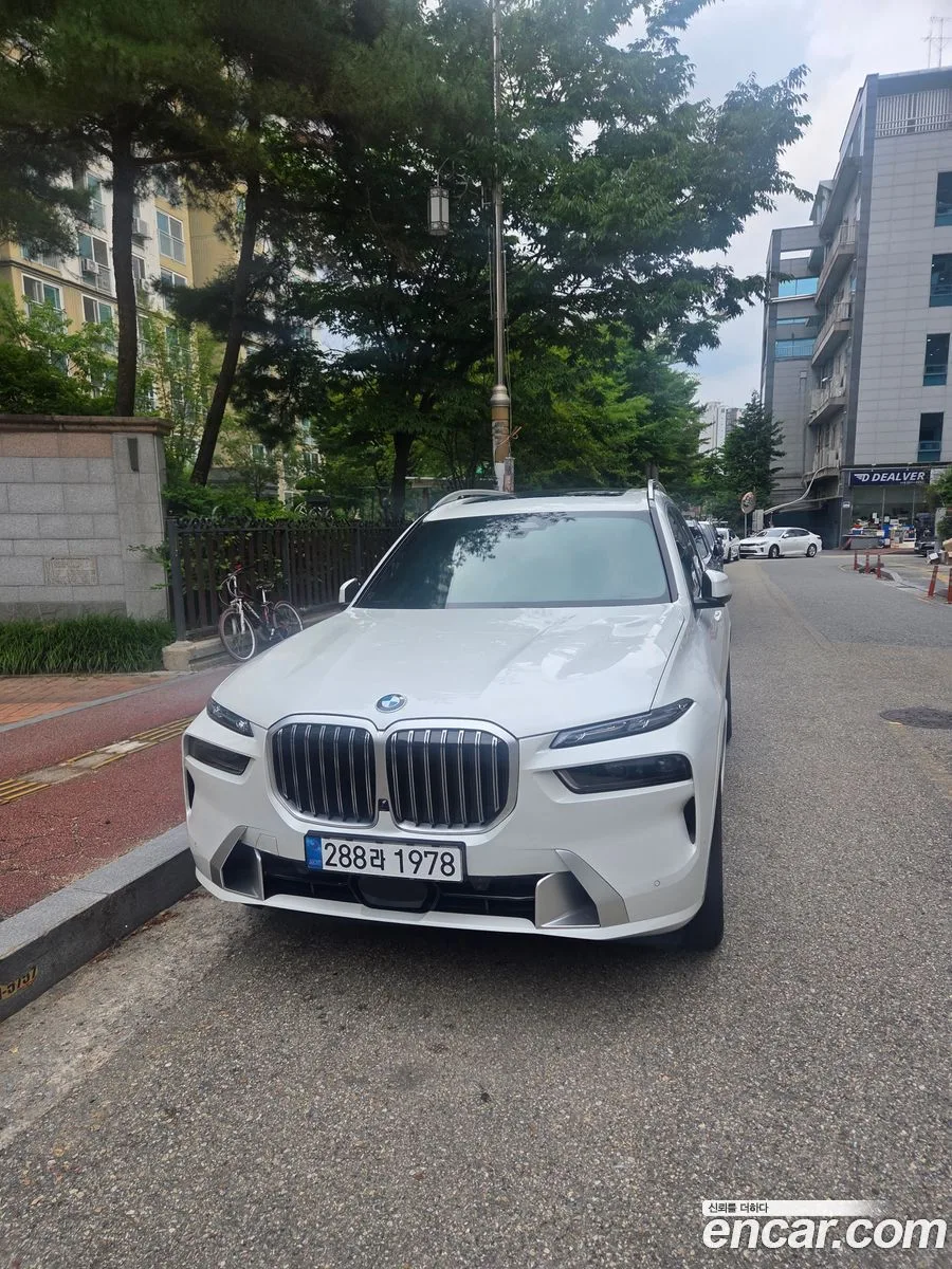 BMW X7 xDrive 40d 7 2025 — photo 1, buy with delivery to Moscow