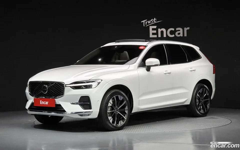 Volvo XC60 B5 2025 — photo 1, buy with delivery to Moscow