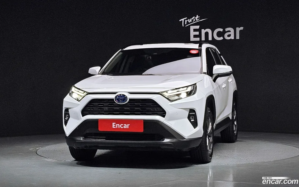 Toyota RAV4 2.5 2WD XLE 2023 — thumbnail 3