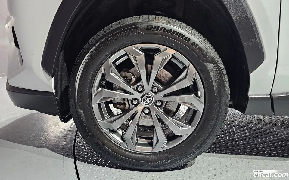 Toyota RAV4 2.5 2WD XLE 2023 — thumbnail 5